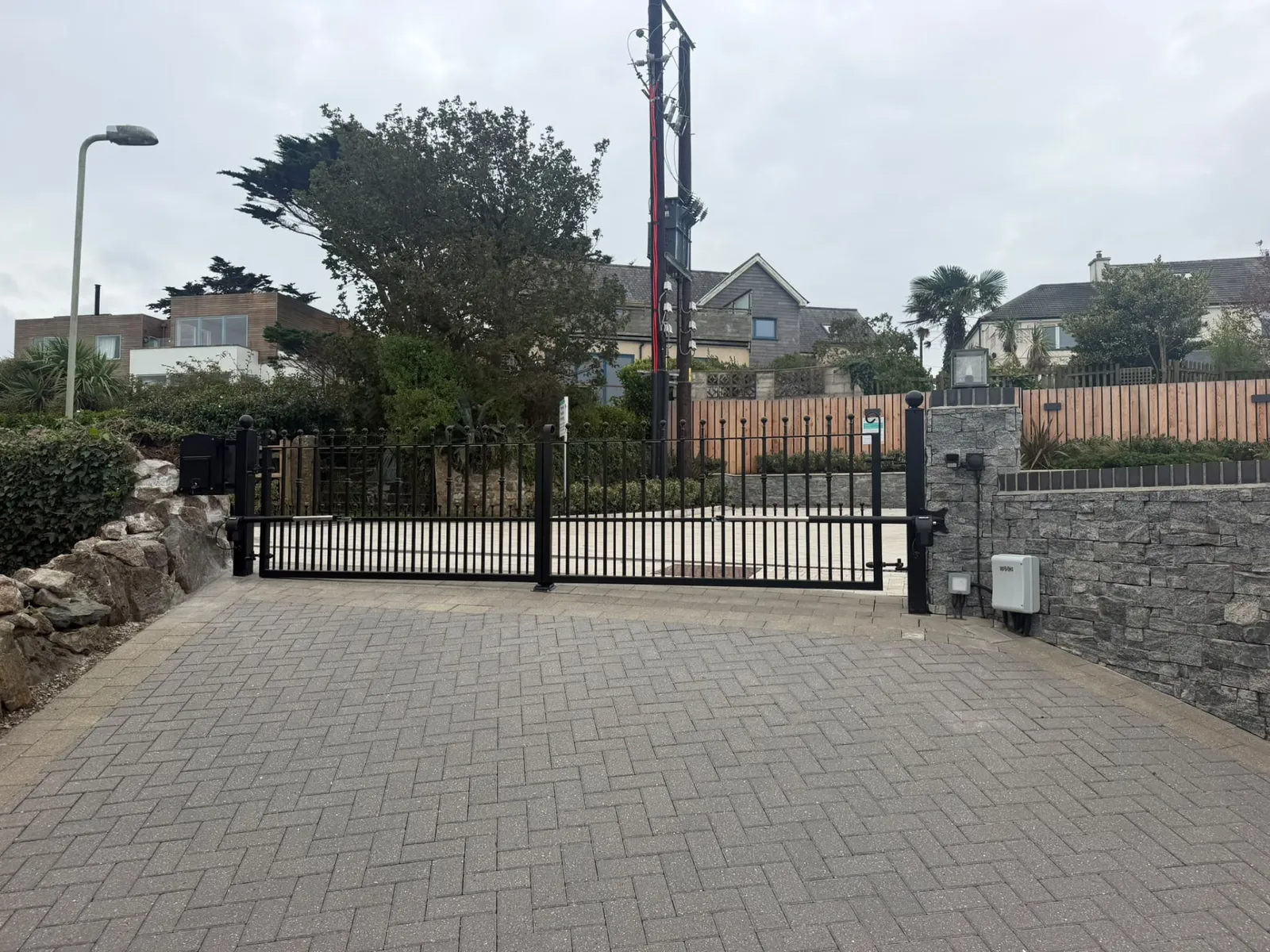 Automated electric driveway gate installation completed by Stret Limited electricians